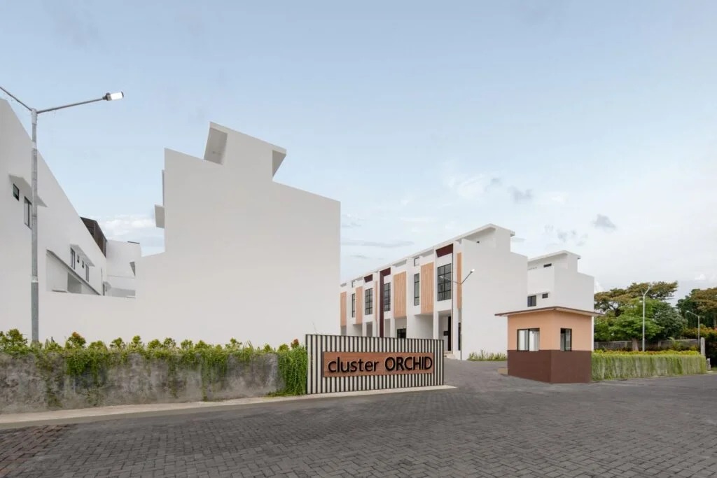 Green Park Cluster Orchid entrance signage and guard post, Titi Kuning, Medan Johor