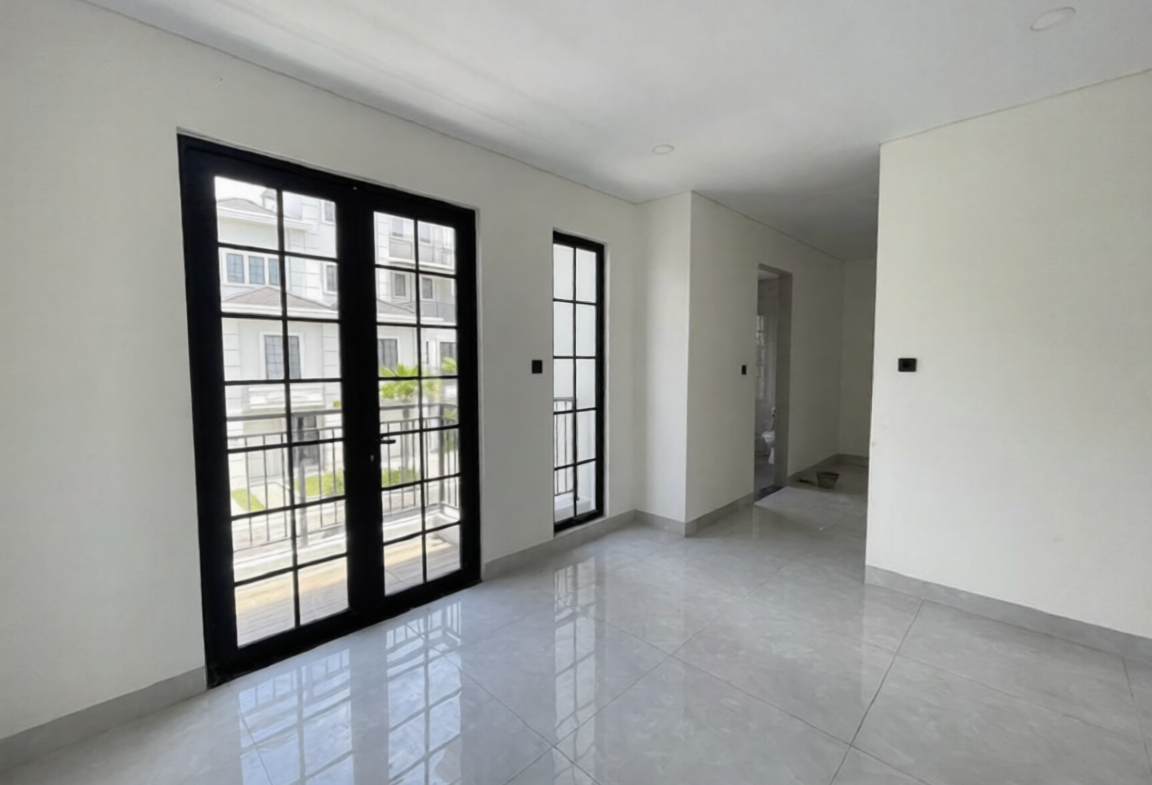 Jewel Park Polonia living room with French doors to balcony