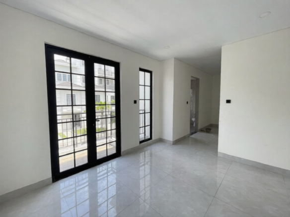 Jewel Park Polonia living room with French doors to balcony