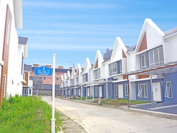 Medan Resort City townhouse row exterior, Blok D Amsterdam cluster, Deli Tua