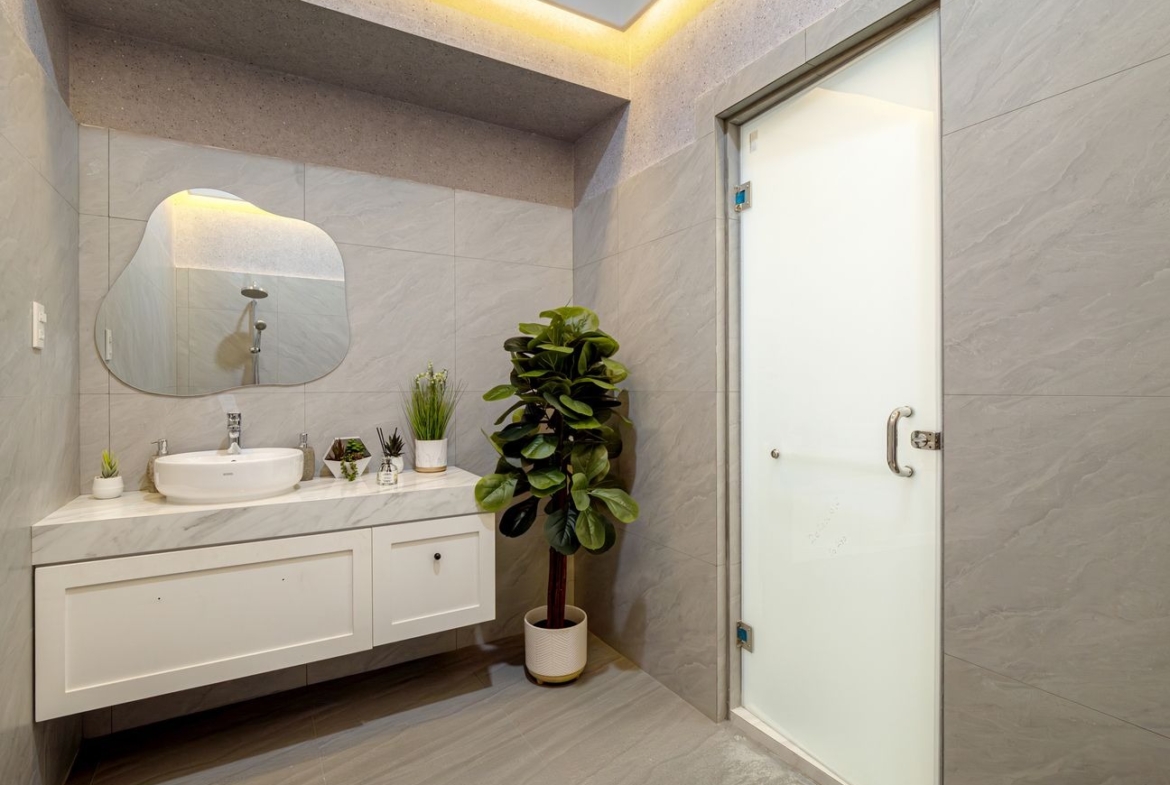 Samera Suite bathroom interior, Medan Sunggal