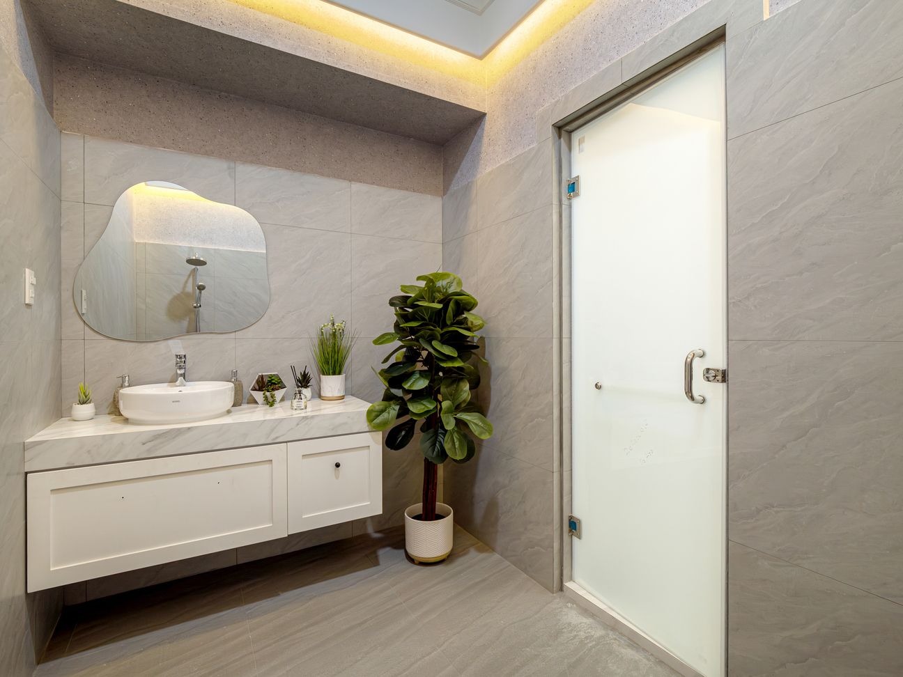 Samera Suite bathroom interior, Medan Sunggal