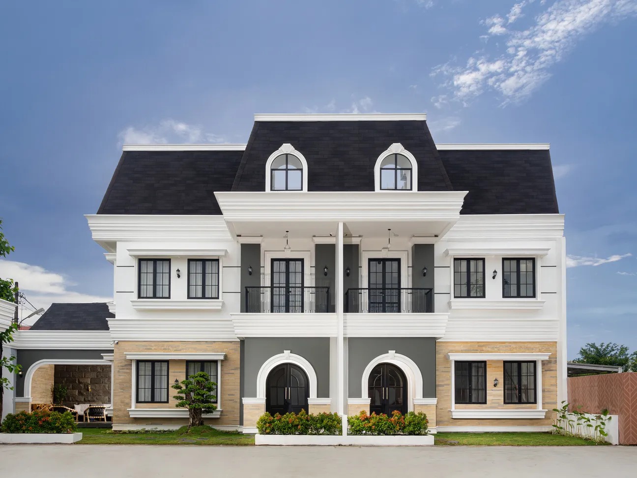 Samera Suite American classic-modern villa exterior, Medan Sunggal