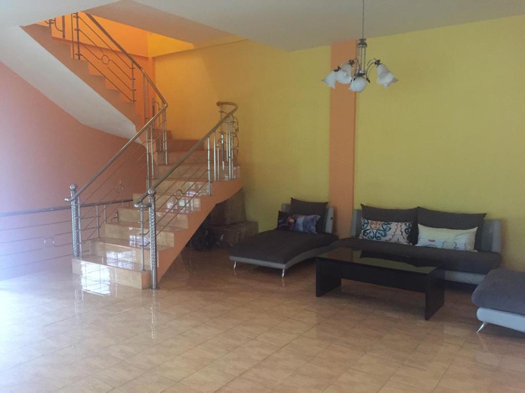 Rumah/Kantor dijual Jl. Kasuari, Medan - foto 5
